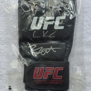 UFC|Calvin Kattar/Rob Font Autographed MMA Glove|JSA Certified|Signed & Sealed